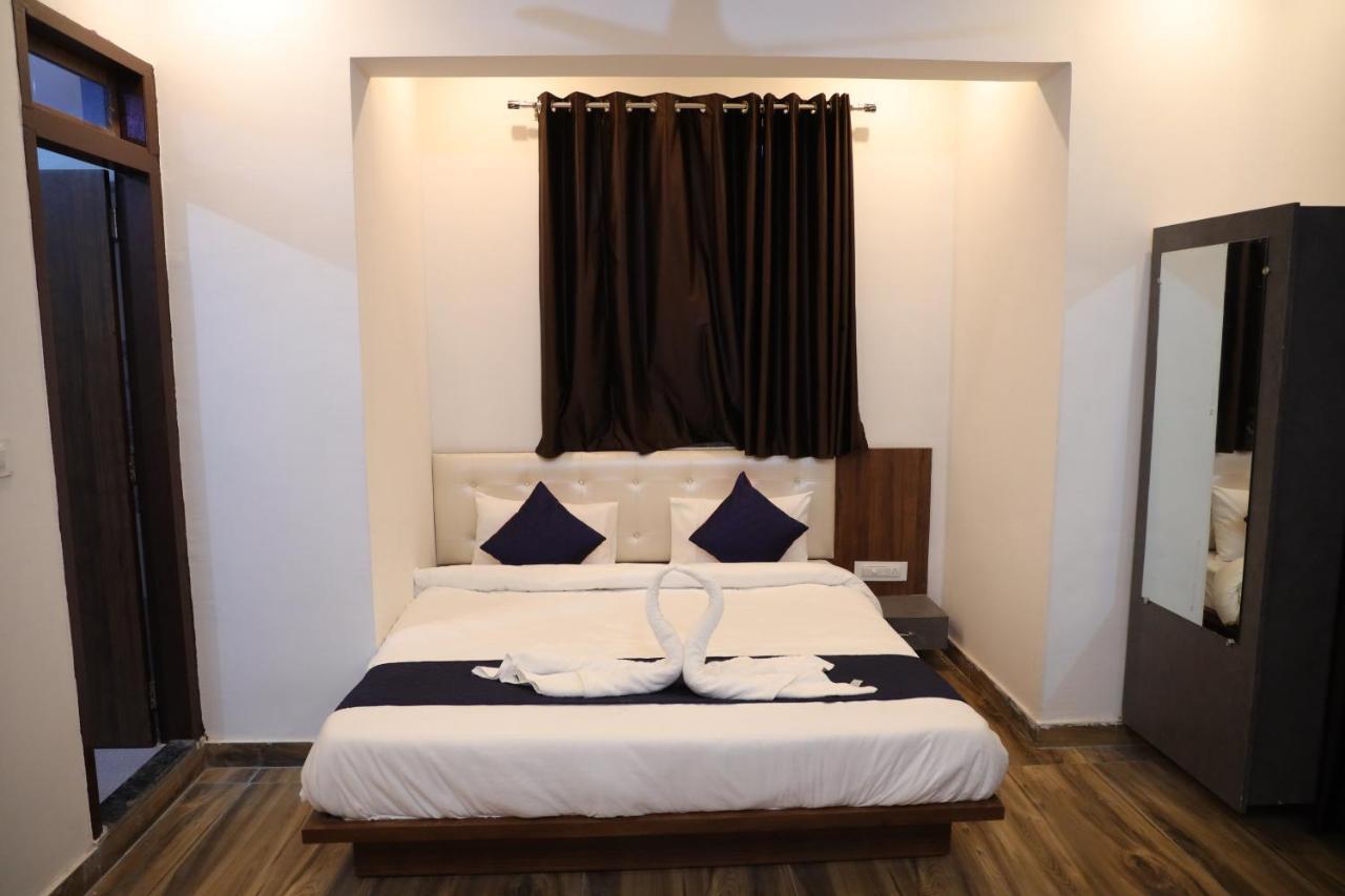 Winter Mountain Resort Pushkar Exterior photo